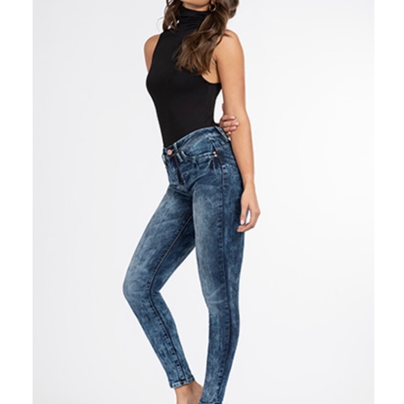 Meet your Posher, Sabrina - Picture 4 of 9